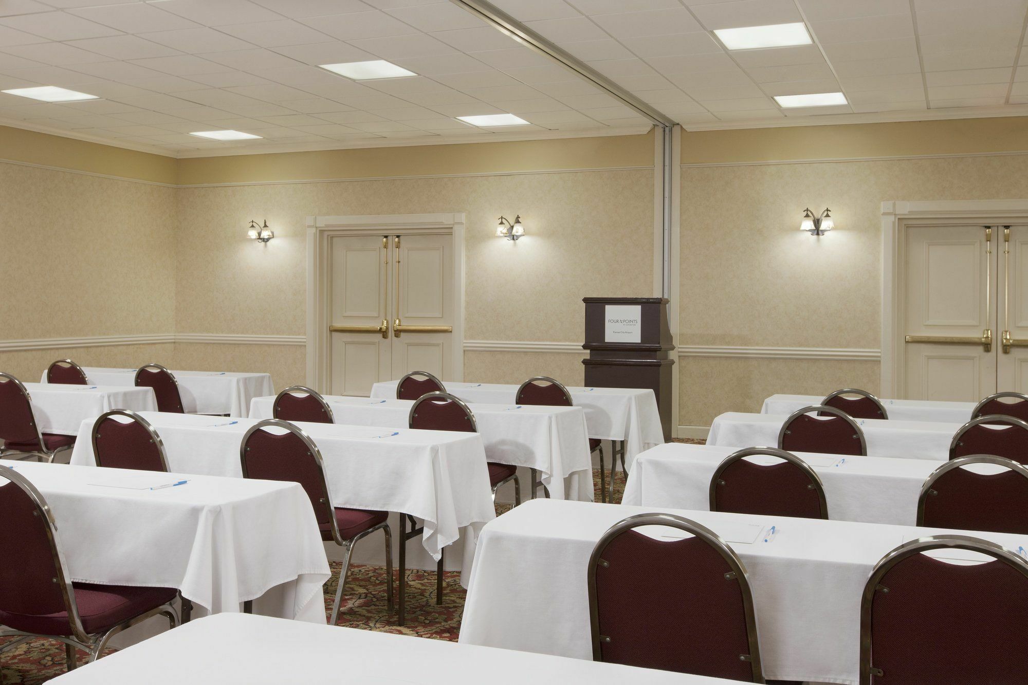 Four Points By Sheraton Kansas City Airport Экстерьер фото